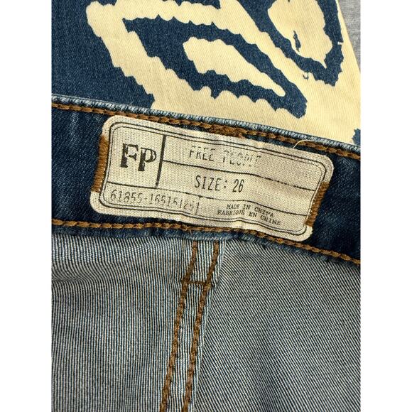 Free People Flare Jeans Boho Festival Denim Blue White Embroidered Pattern 26 - Picture 4 of 10